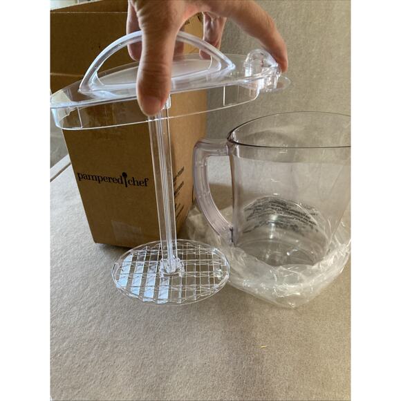 Pampered Chef Quick Stir 2 QT Mixing Pitcher #2278 New In Box - Picture 4 of 6